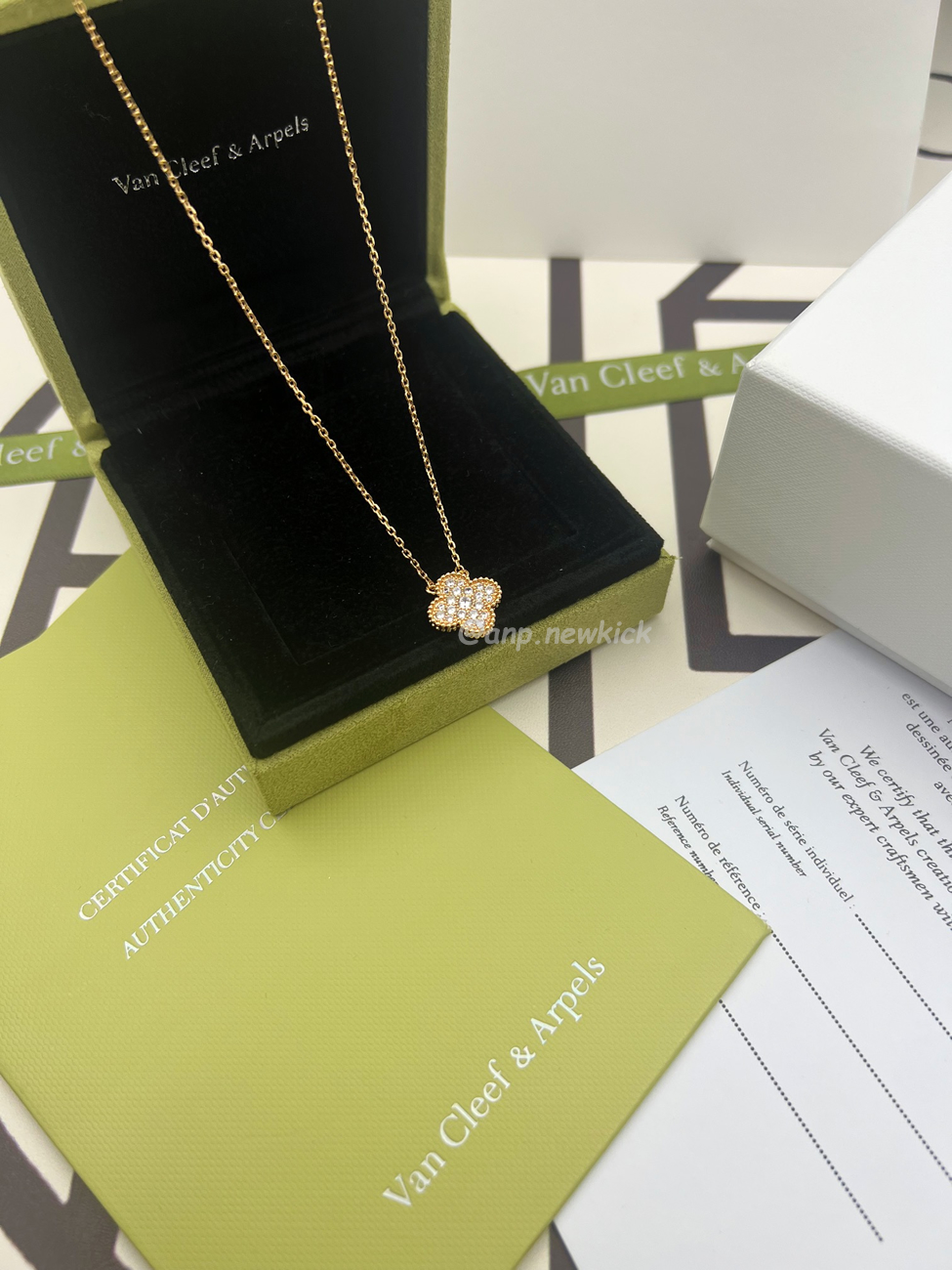 Van Cleef Arpels Full Diamond Clover Necklace (2) - www.newkick.vip